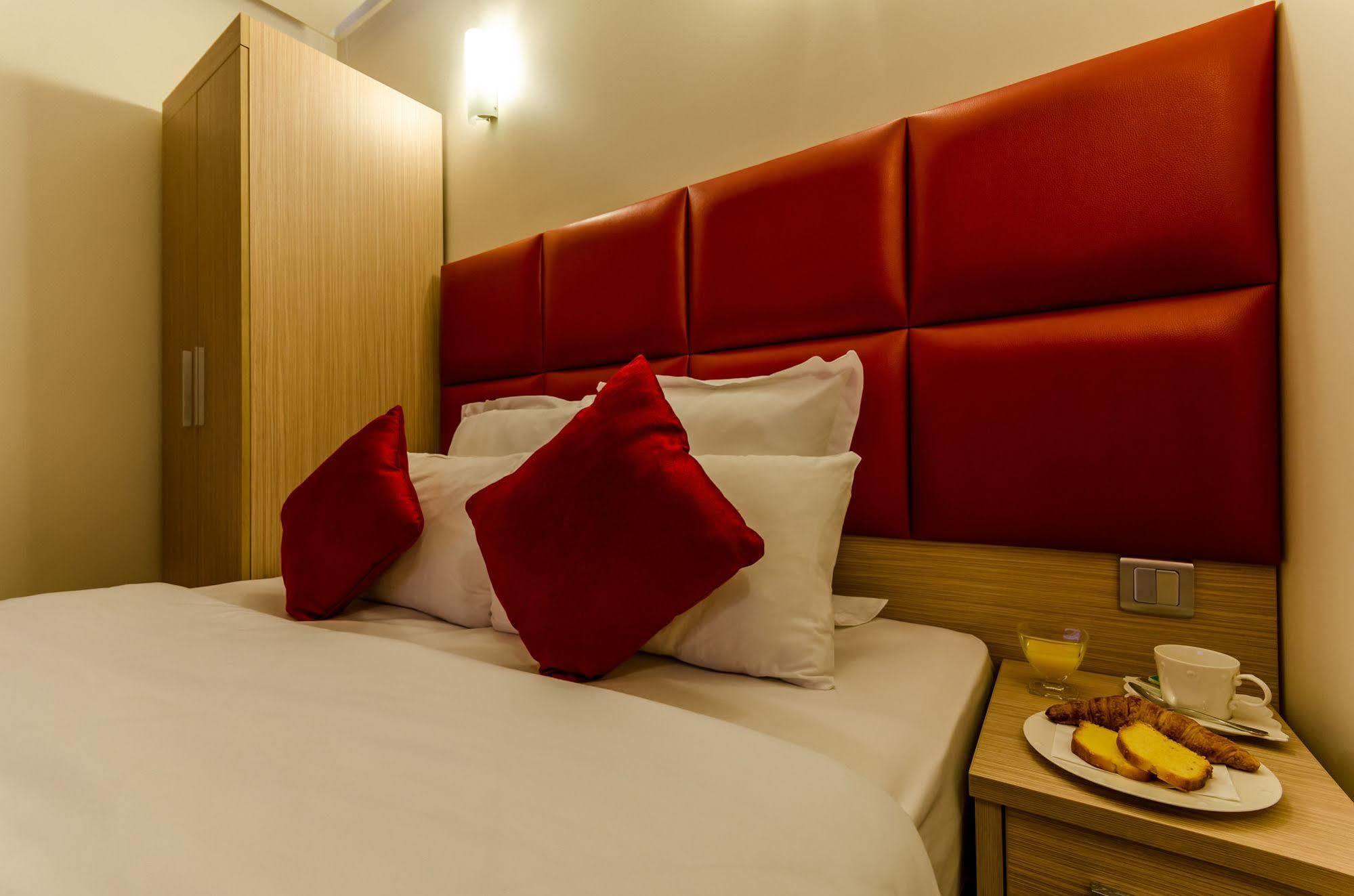 Hotel Riviera Renovated Париж Екстер'єр фото