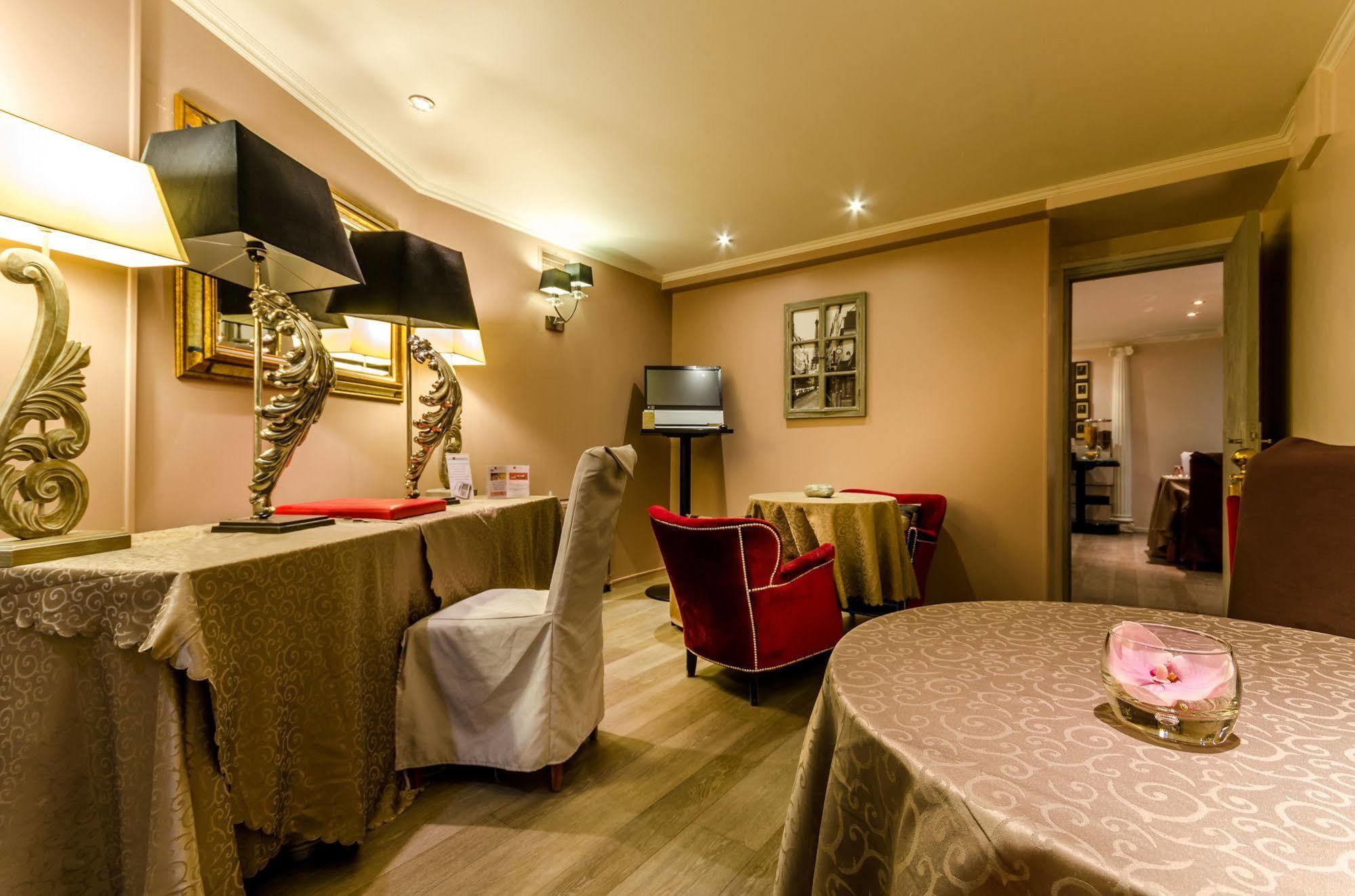 Hotel Riviera Renovated Париж Екстер'єр фото